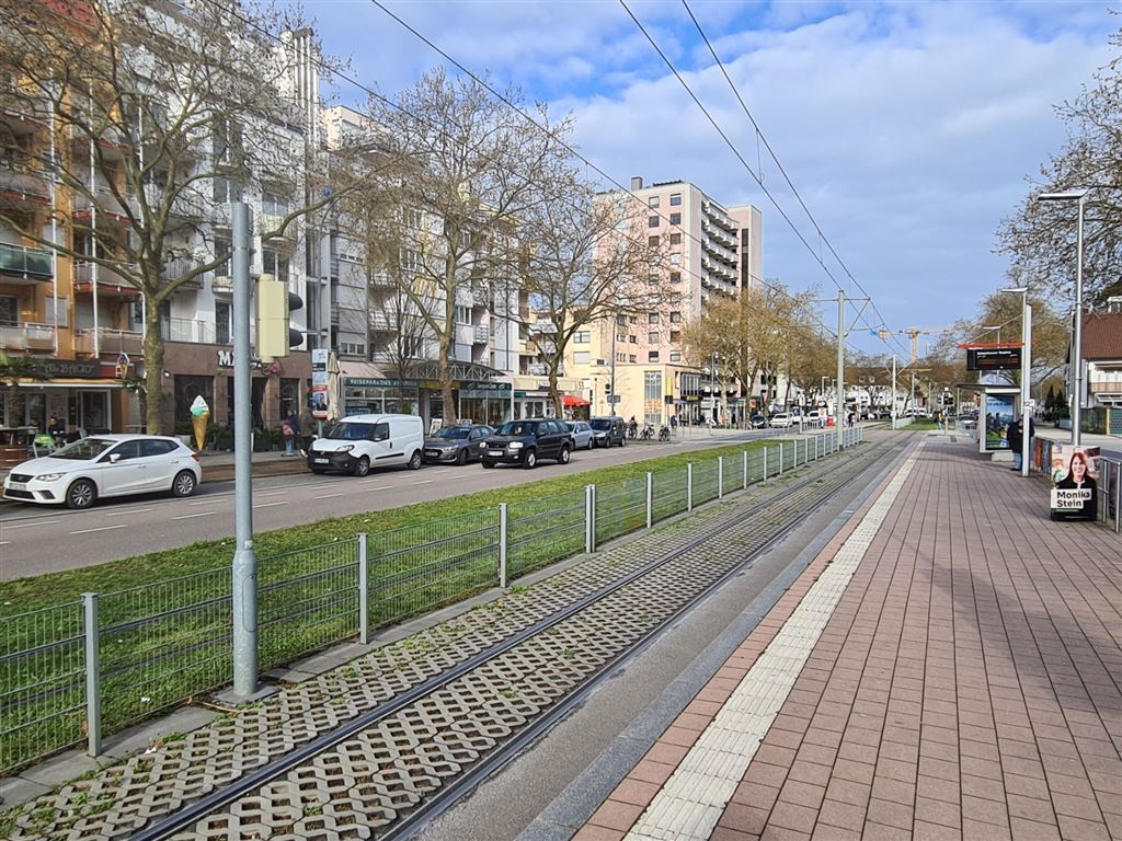 StraBa Linie 1 vor der Tür